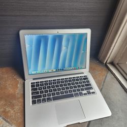 MacBook air 13inch" i5 8GB RAM 256gb SSD | Adobe, Final Cut, Logic, Office |Best Offer