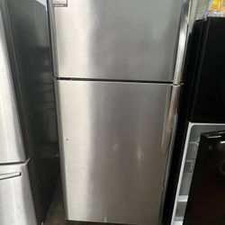Frigidaire 30 inch W’ stainless steel refrigerator/Nevera 