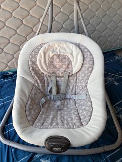 Graco swing Seat with Soothing Vibration plug in