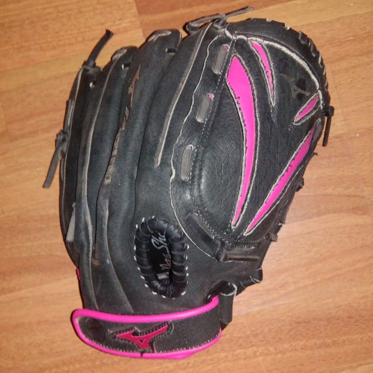 Mizuno Softball Glove