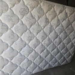 Queen Mattress And Box Spring 