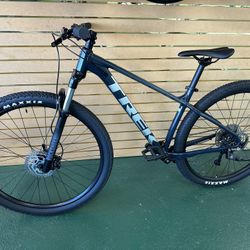 NEW! 2023 TREK Marlin 7 Mountain Bike 29” Wheels - Galactic Grey