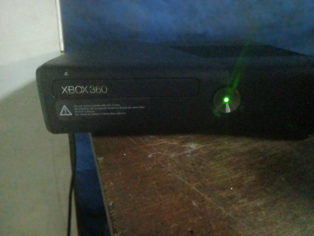 $100 OBO Barely Used Xbox 360 S In Good Condition