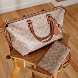 Coach Signature Purse & Wallet