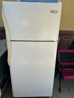 Frigidaire Fridge / refrigerator Apartment Size