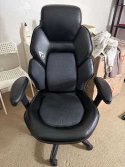 Dps insight gaming chair(Costco)
