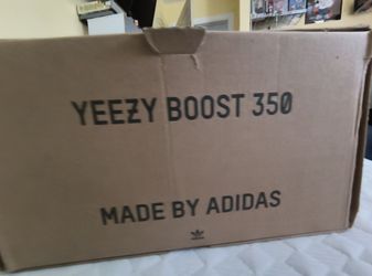 Selling Yeezy boost 350 v2 us size 9 mono mist color way negotiable