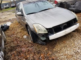 NISSAN MAXIMA BAD TRANSMISSION  FOR PARTS 
