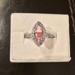 Very Pretty Women’s Ring **REDUCED**