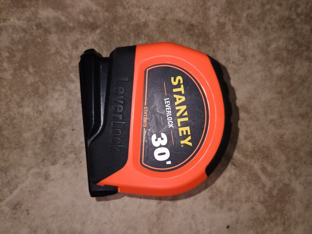 Stanley 30 Ft Lever lock Tape Measurer
