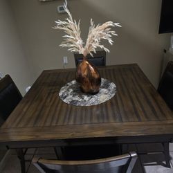 4 Seat Dinning Table 