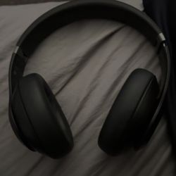 Beats Studio Pro Wireless Over-Ear Headphones – Black