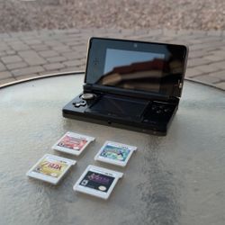 3DS In Carbon Black w/ 4 Games And Charger