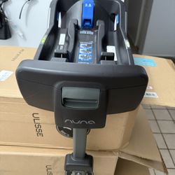 Nuna Pipa With True Lock Base