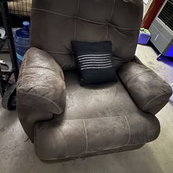 Recliner. FREE