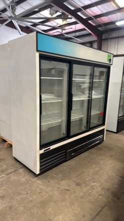 Commercial refrigerator