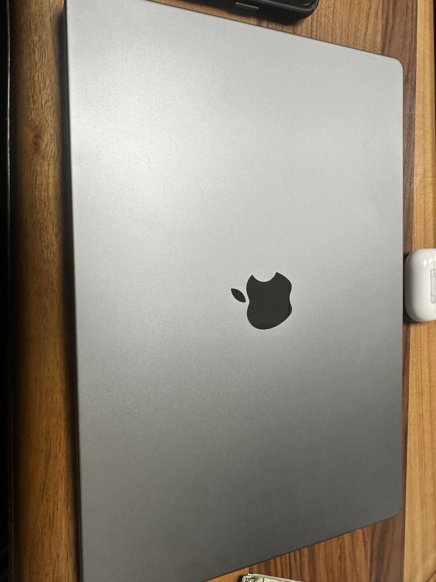 MacBook Pro 16″ (2023) – M2 Pro / 32 GB RAM / 512 GB SSD – Excellent Condition