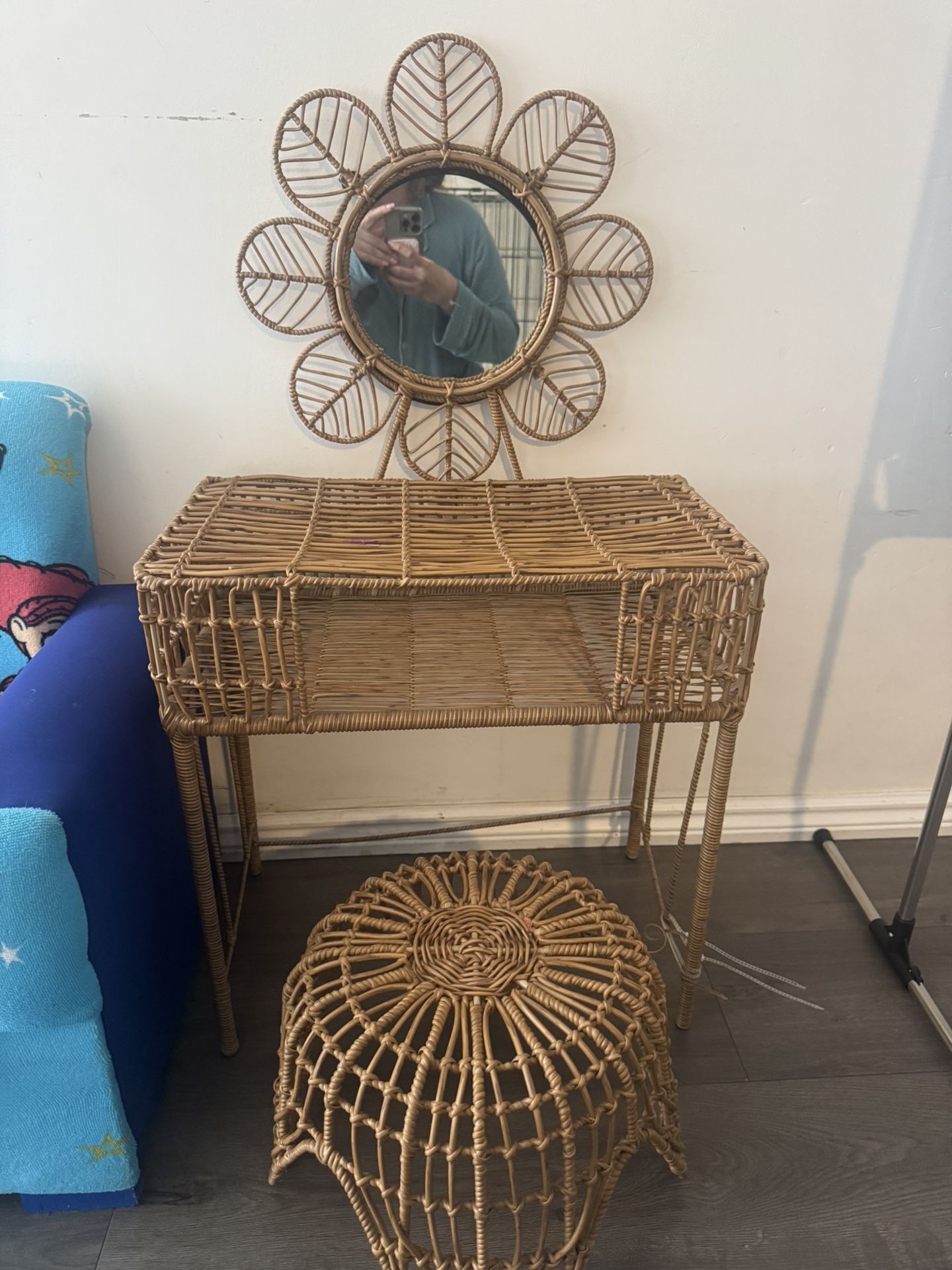 Kids Wicker Vanity