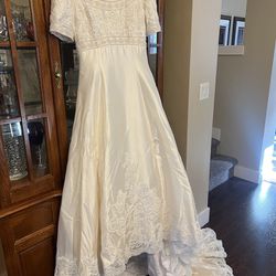 Gorgeous Size 10 Ivory Silk Alfred Angelo Bridal Gown With Pearl Tiara Veil