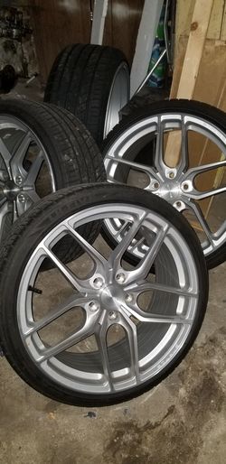 Stance wheels 5x114 x 19" staggerd 1400 or best offer they are new just use for 3 month