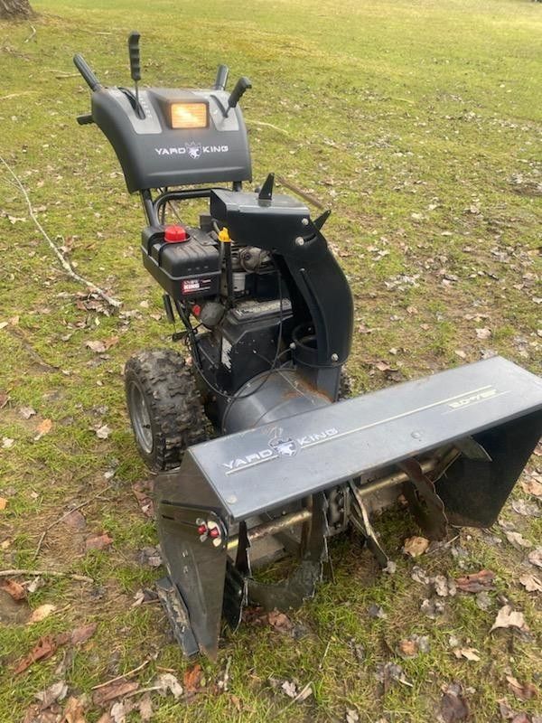 33" Yard King 12hp snowblower