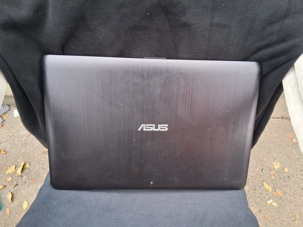 Asus Vivobook 15 Max
