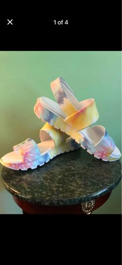 New women's summer sandals. Size 8. $35.