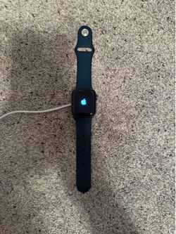 Black Apple Watch. Works and turns on! Comes with navy watch band!