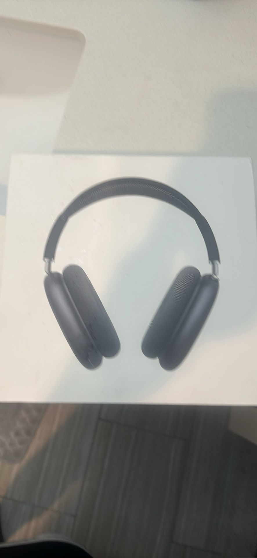 Black airpod maxes