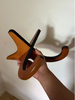 Kala Stand Out Wooden Ukulele Stand
