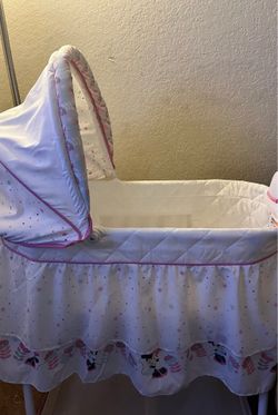 Minnie Mouse bassinet