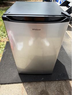 Whirlpool 4.3 cu ft Mini Refrigerator