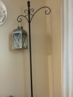 Side pole interior with candle holder