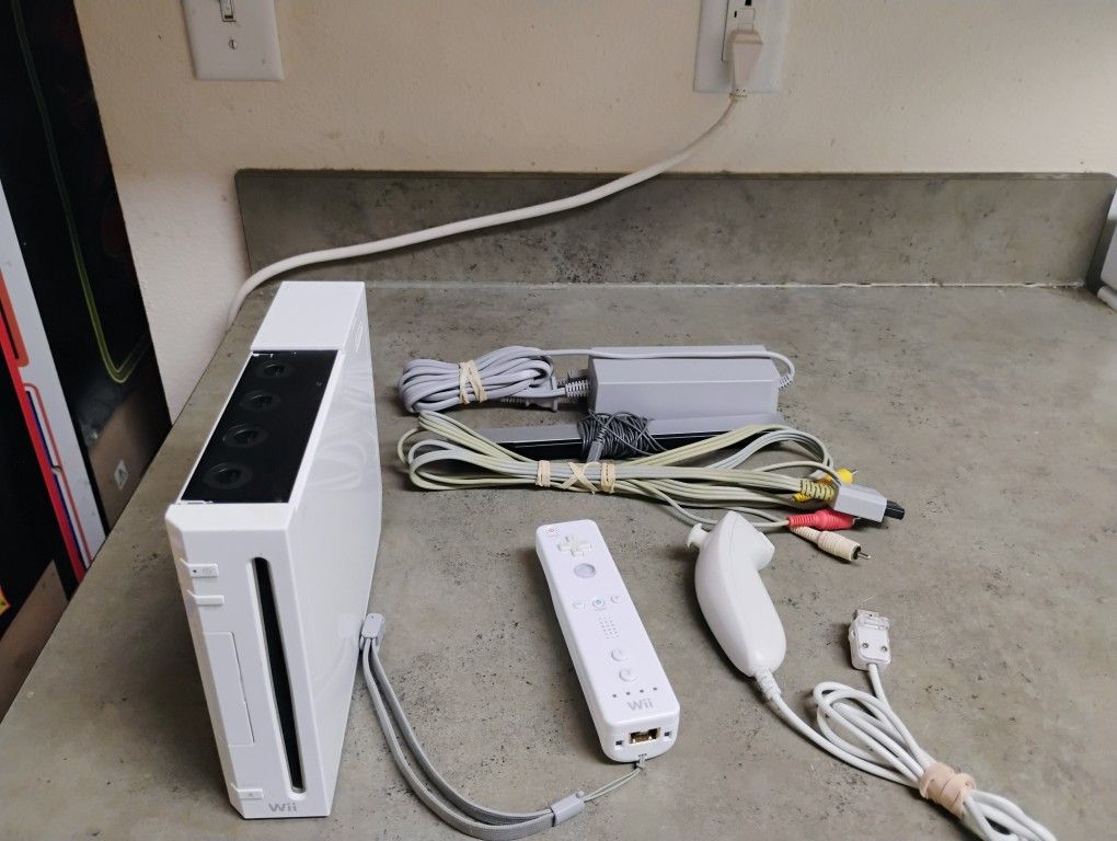 Nintendo Wii Console, Includes: Controller, Nunchuck, Cables, Tested, Working.