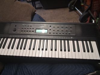 Yamaha psr-e273 keyboard with stand