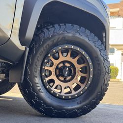 Method 305” 17x8.5 +0 6x5.5 W/ 285/70 BFG K02 Wheel Package
