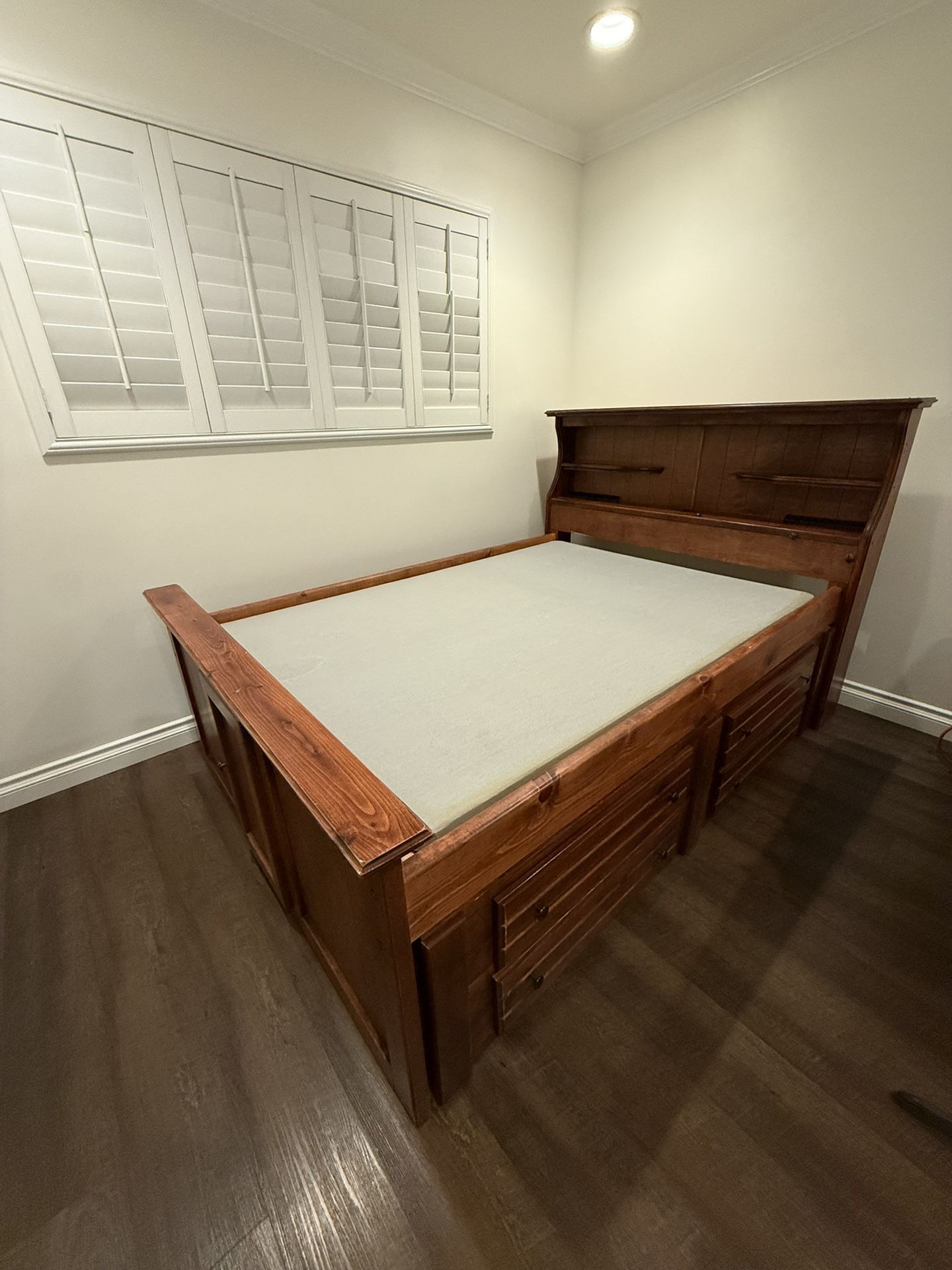 Full Size Bed With Bunky Board, Built In Book Shelf, And Drawers For Small Room