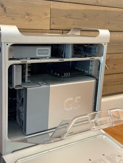 Apple Power Mac G5 For Parts (Powers/No HD)