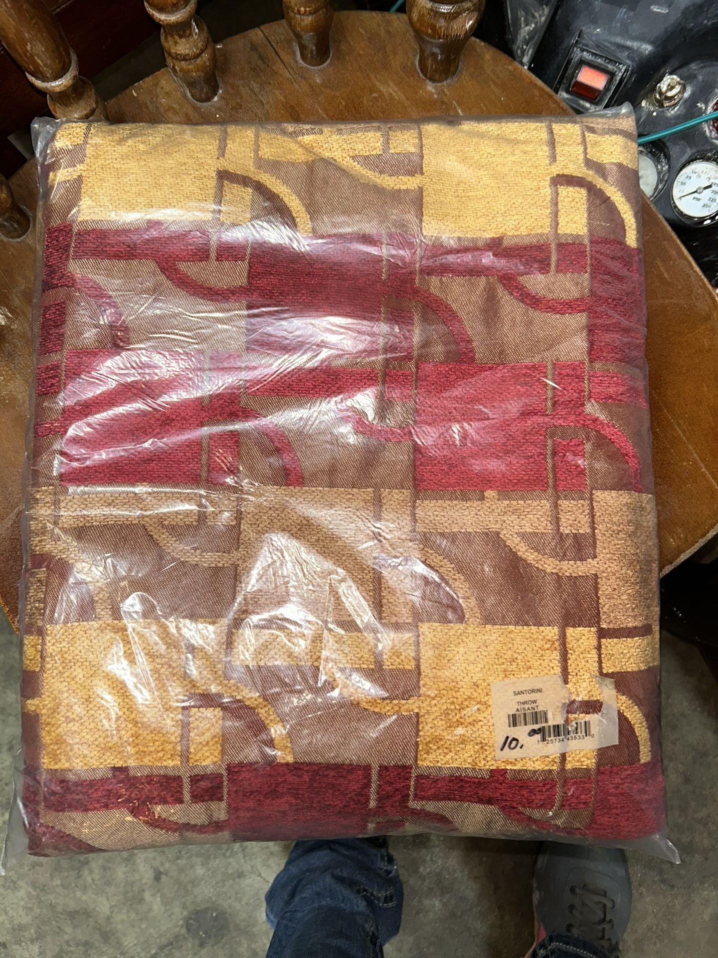 Santorini Throw Aistant