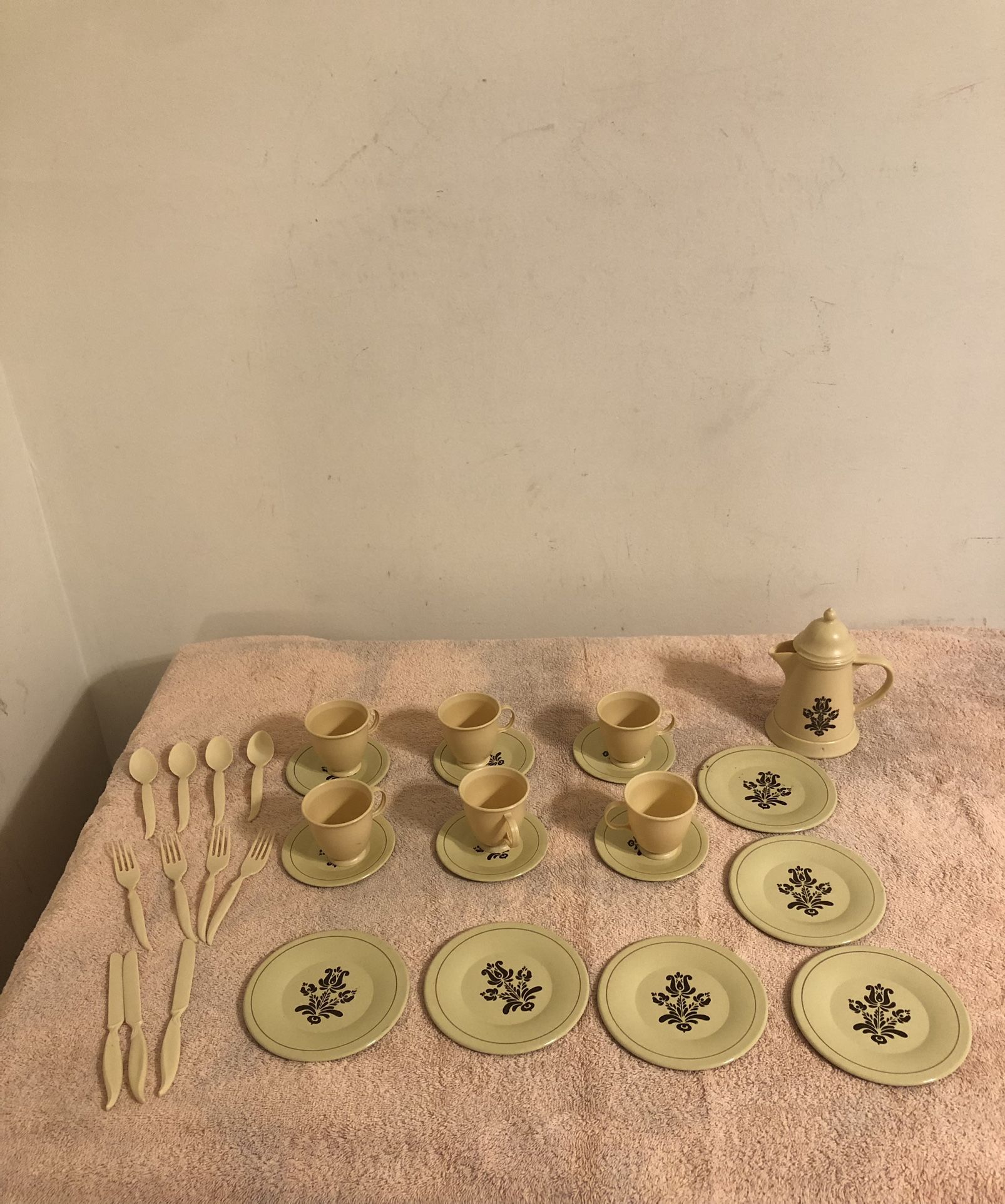 Vintage Ohio Art Village Stoneware Pattern Pfaltzgraff Dishes Set 32 Pieces