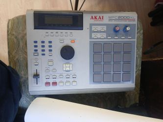 Akai MPC2000XL MIDI Production Center