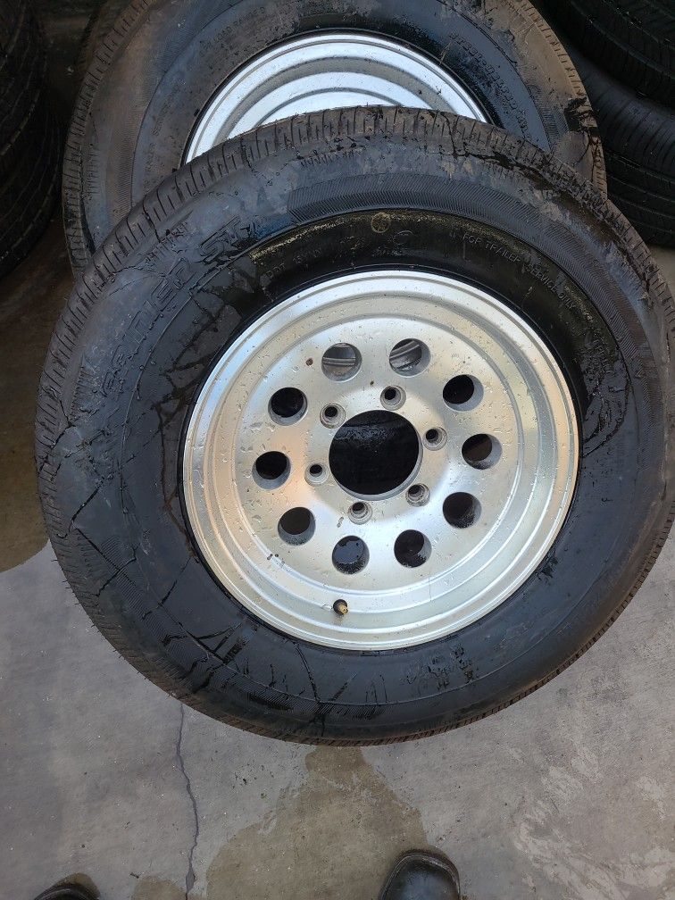 4.    Rims.     225/75/15.   90%