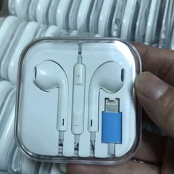 WIRED BLUETOTH LIGHTING EARBUD  iPhone 5C,5,5S,6,6S Plus7,8,Plus,X,XS,MAX,XR,IPOD,11,12,pro,12 Mini 