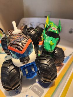 Monster trucks large ones