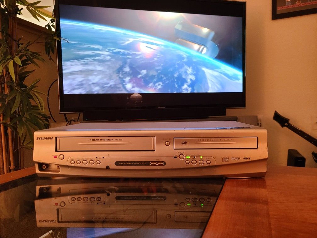 Sylvania DVD/VHS player model no. dvc840f Component Cables And Remote Not https://offerup.com/redirect/?o=SW5jbHVkZWQuUmVhZA== Description