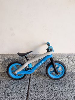 Kids balance bike and car seat - free