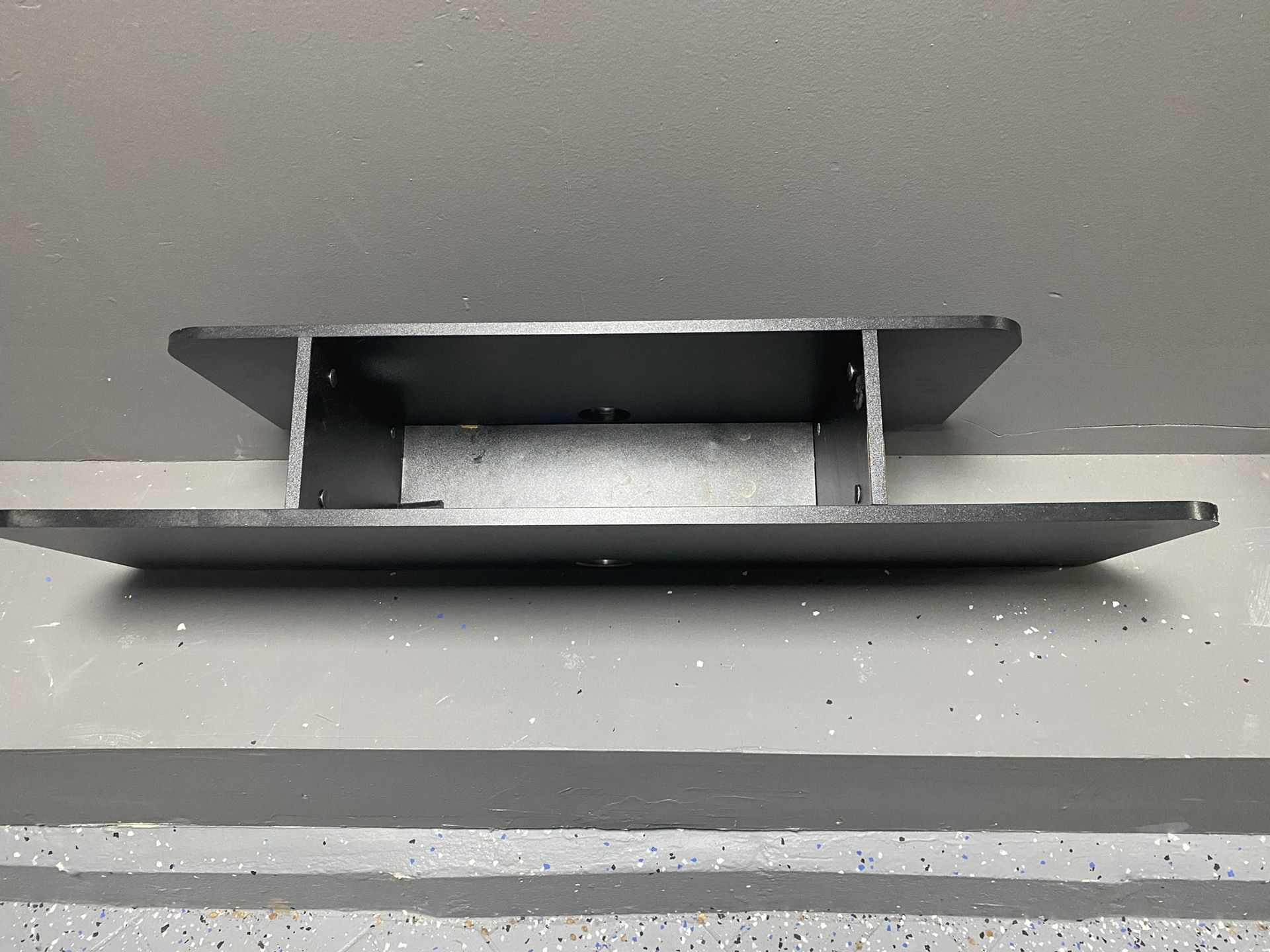 Entertainment wall shelf