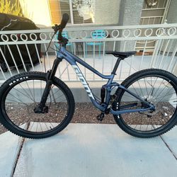 Giant Stance 29 2 Mountain Bike Size Small