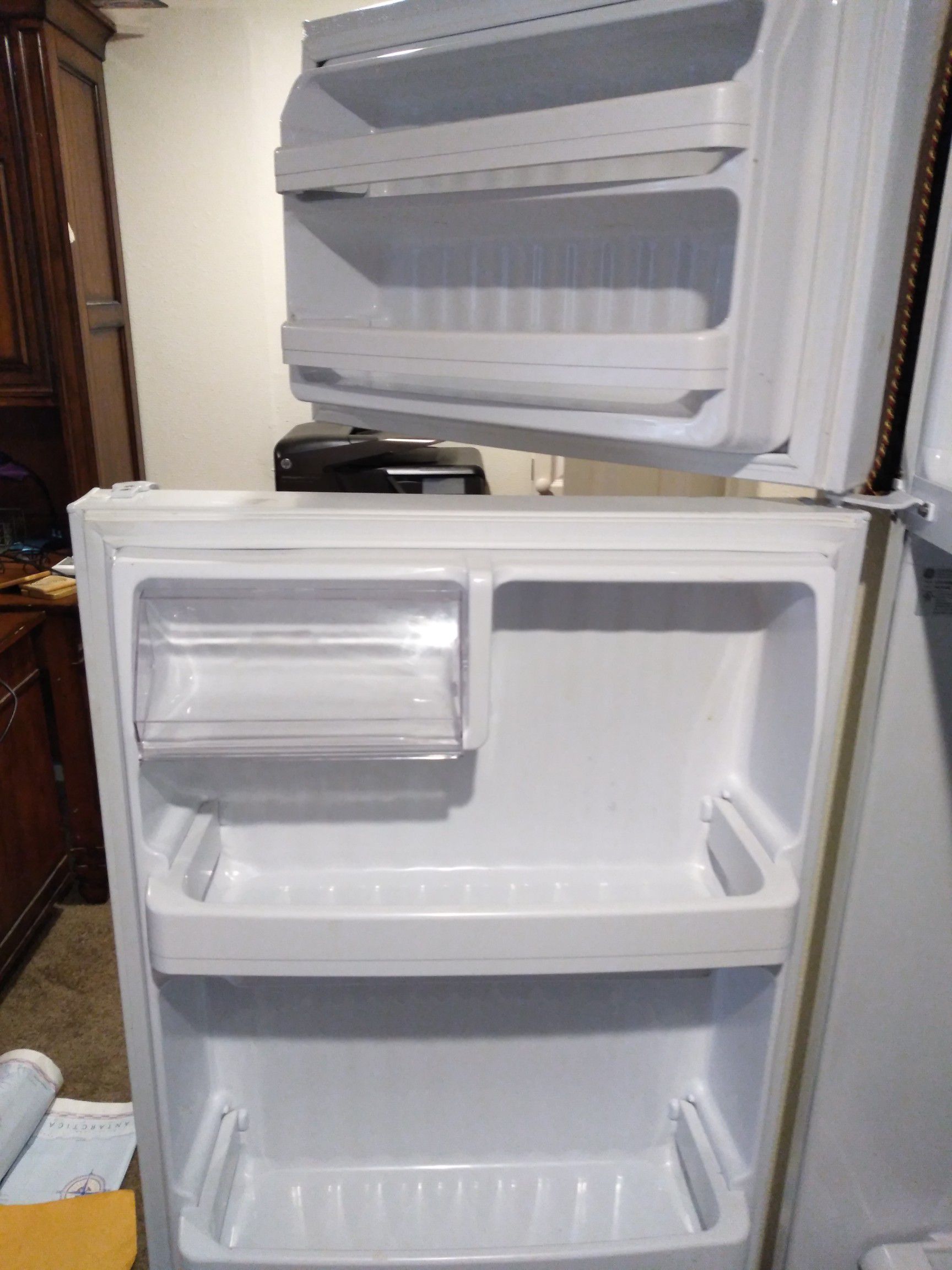 GE refrigerator, like new, year purchased 2007