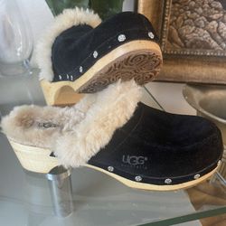 UGG Australia Swedish Shoes Women’s Size 6.0 US Color Black